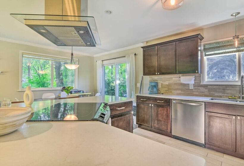 Pet Friendly Michigan Home: 5 Mi To State Park!