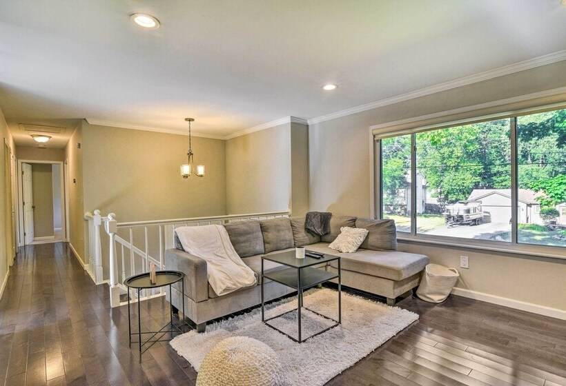 Pet Friendly Michigan Home: 5 Mi To State Park!