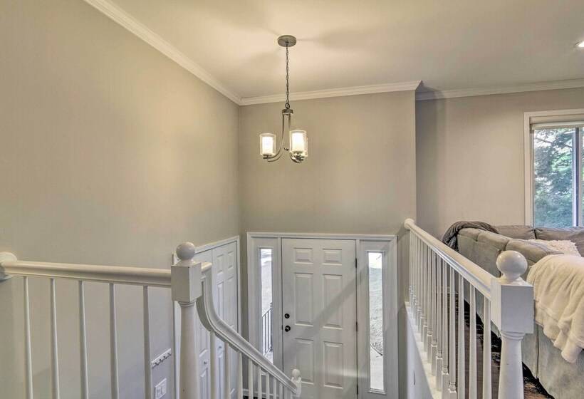 Pet Friendly Michigan Home: 5 Mi To State Park!