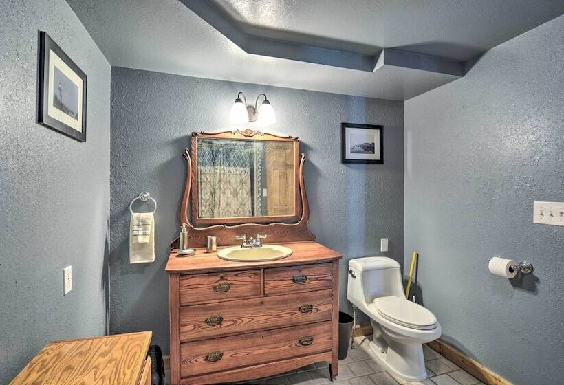 Pet Friendly Home Near Lakes & Snowmobile Trails!