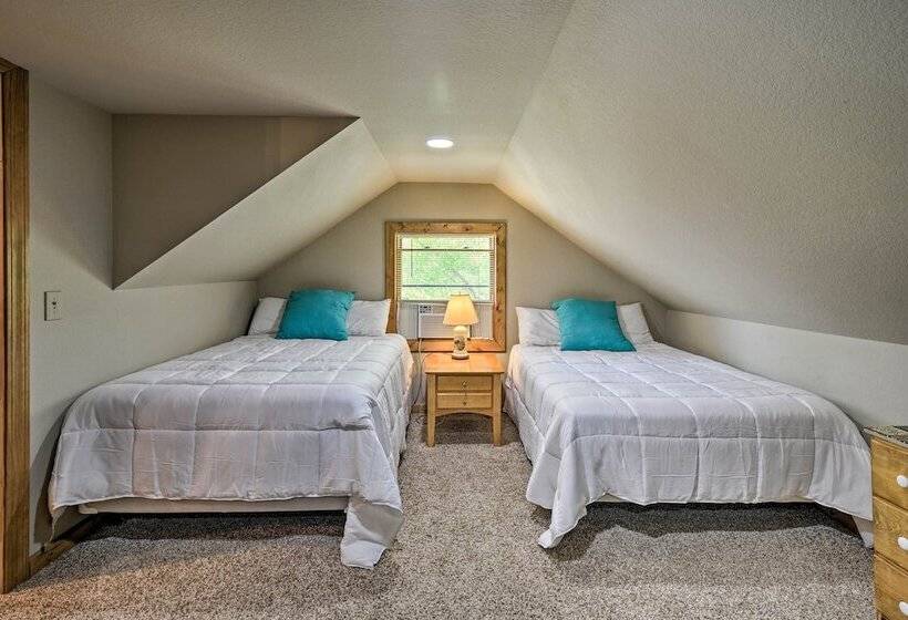 Pet Friendly Home Near Lakes & Snowmobile Trails!