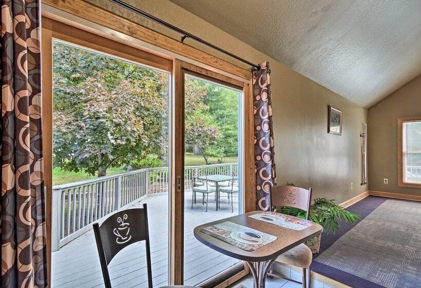 Pet Friendly Home Near Lakes & Snowmobile Trails!