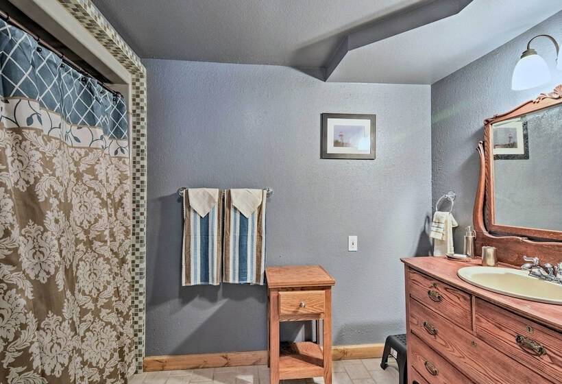 Pet Friendly Home Near Lakes & Snowmobile Trails!