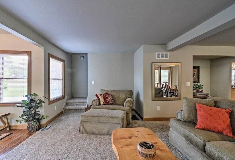 Pet Friendly Home Near Lakes & Snowmobile Trails!