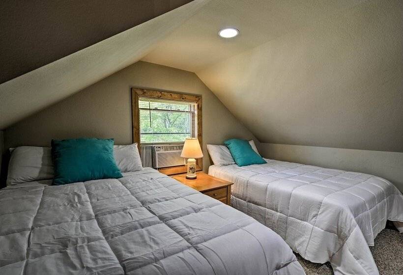 Pet Friendly Home Near Lakes & Snowmobile Trails!