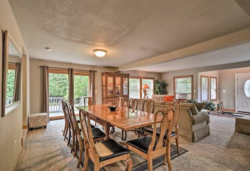 Pet Friendly Home Near Lakes & Snowmobile Trails!