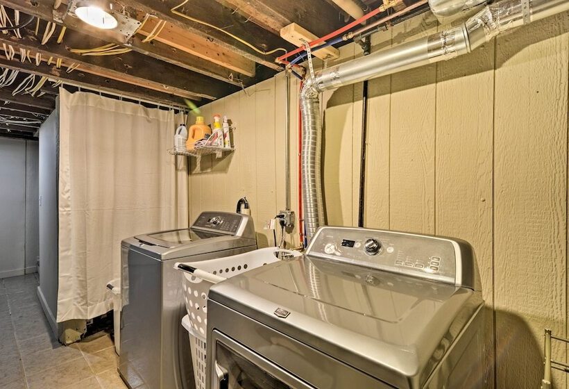 Pet Friendly Home Near Lakes & Snowmobile Trails!