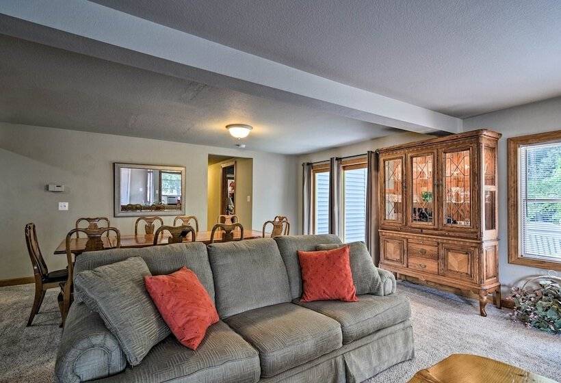 Pet Friendly Home Near Lakes & Snowmobile Trails!