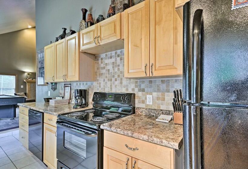 Pet Friendly Home Near Lakes & Snowmobile Trails!