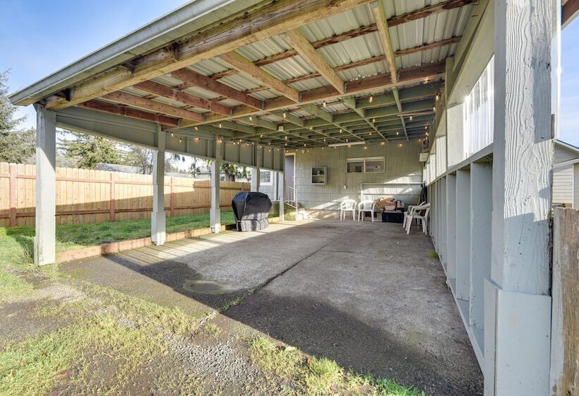 Pet Friendly Hoquiam Cottage W/ River Access!