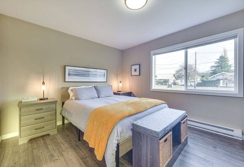 Pet Friendly Hoquiam Cottage W/ River Access!