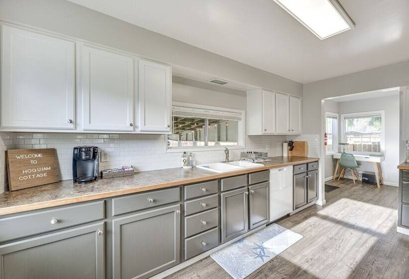 Pet Friendly Hoquiam Cottage W/ River Access!