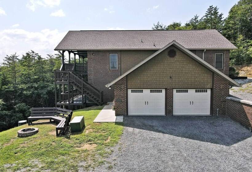 Pet Friendly Smoky Mountain Retreat W/ Game Room!