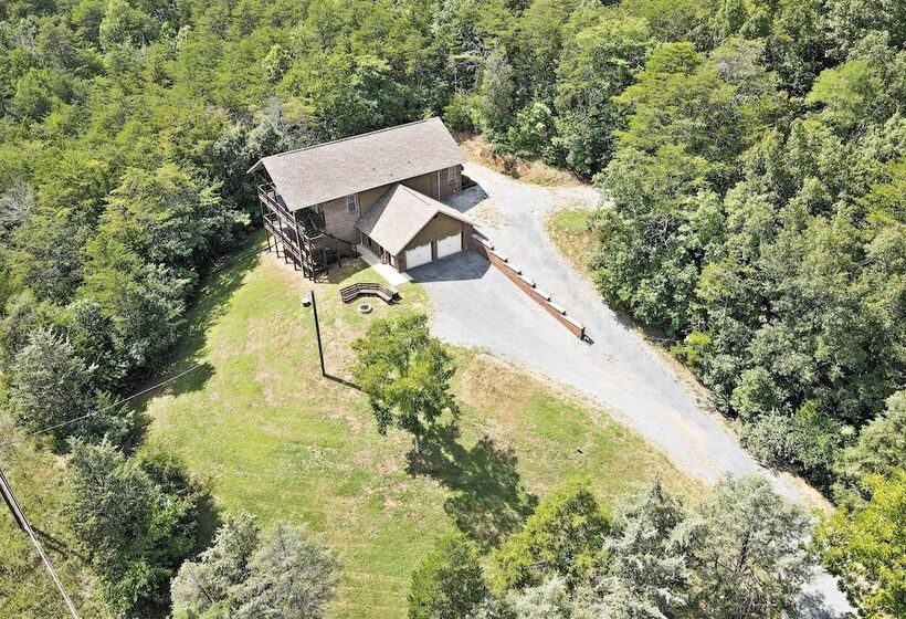 Pet Friendly Smoky Mountain Retreat W/ Game Room!