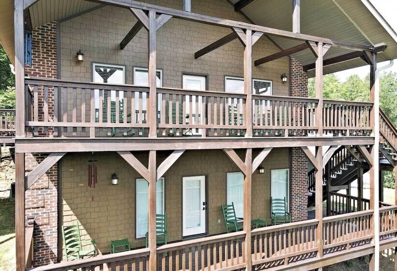 Pet Friendly Smoky Mountain Retreat W/ Game Room!