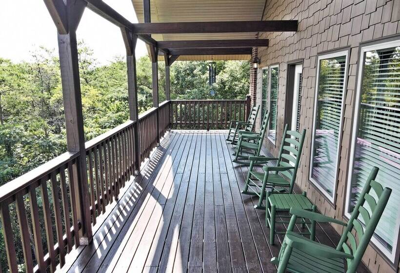 Pet Friendly Smoky Mountain Retreat W/ Game Room!