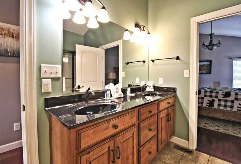 Pet Friendly Smoky Mountain Retreat W/ Game Room!