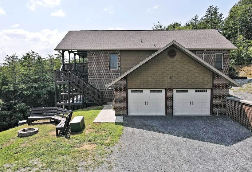 Pet Friendly Smoky Mountain Retreat W/ Game Room!