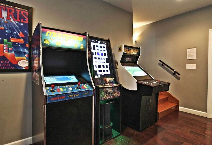 Pet Friendly Smoky Mountain Retreat W/ Game Room!