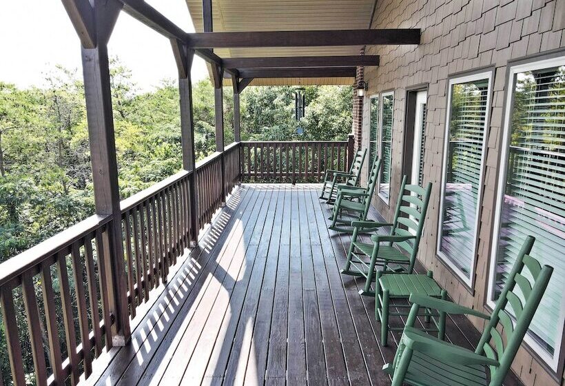 Pet Friendly Smoky Mountain Retreat W/ Game Room!