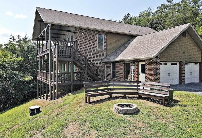 Pet Friendly Smoky Mountain Retreat W/ Game Room!