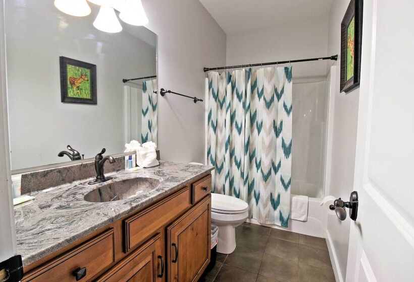 Pet Friendly Smoky Mountain Retreat W/ Game Room!