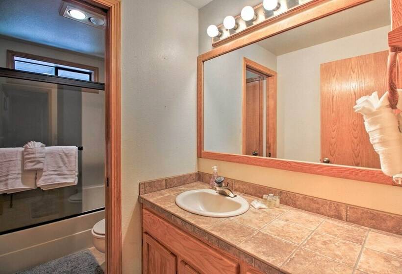 Sunriver Home W/ Hot Tub & 8 Sharc Passes