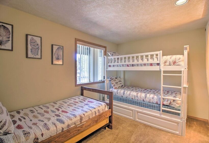 Sunriver Home W/ Hot Tub & 8 Sharc Passes