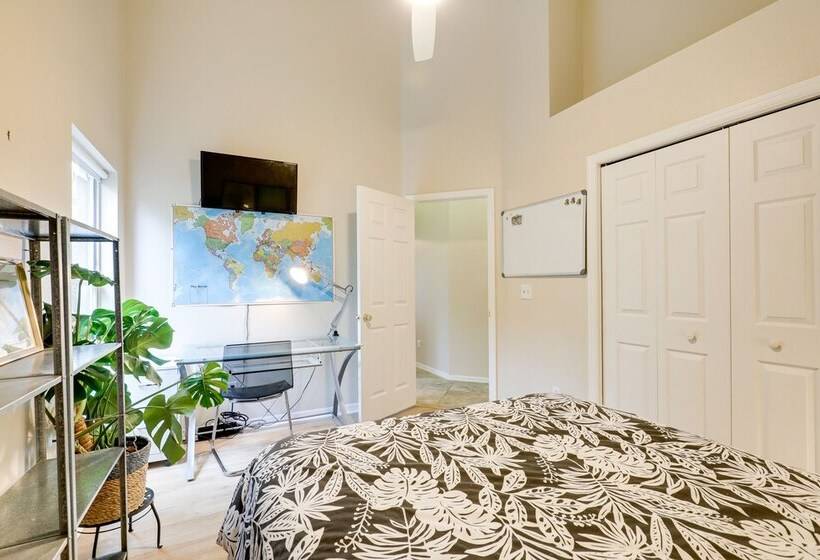 Pet Friendly Valrico Vacation Home W/ Lanai!