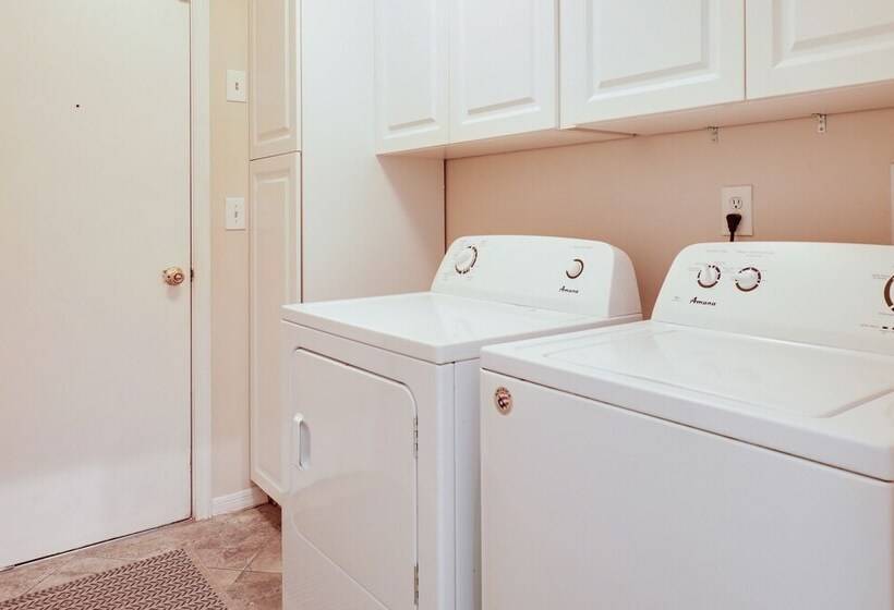 Pet Friendly Valrico Vacation Home W/ Lanai!