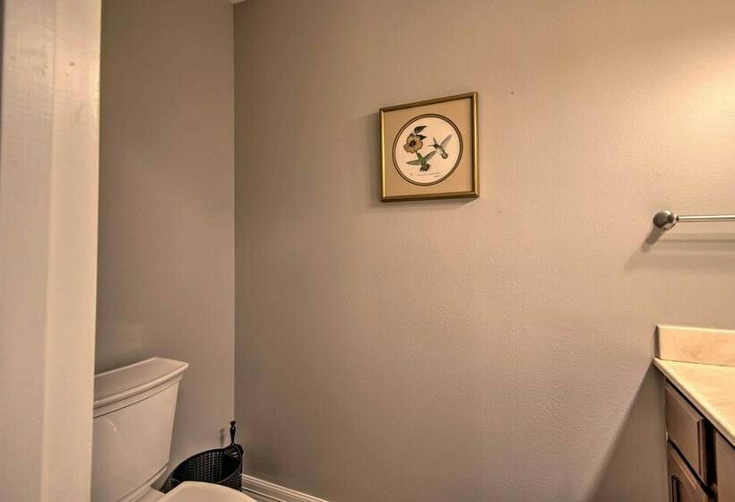 Pet Friendly Spring House & Apartment: Yard & Pool