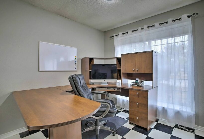 Pet Friendly Spring House & Apartment: Yard & Pool