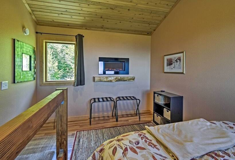 Picturesque Port Angeles Cabin W/ Fire Pit!