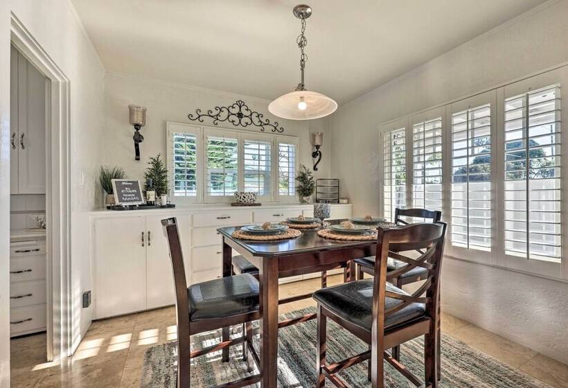 Picturesque Ventura Retreat: Steps To Shore!