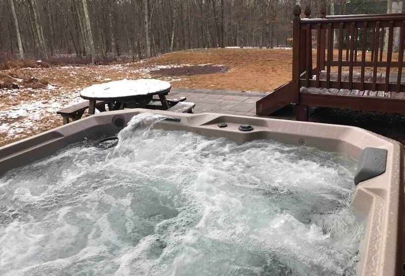 Pocono Cabin Retreat W/ Deck ~ 9 Mi To Hickory Run