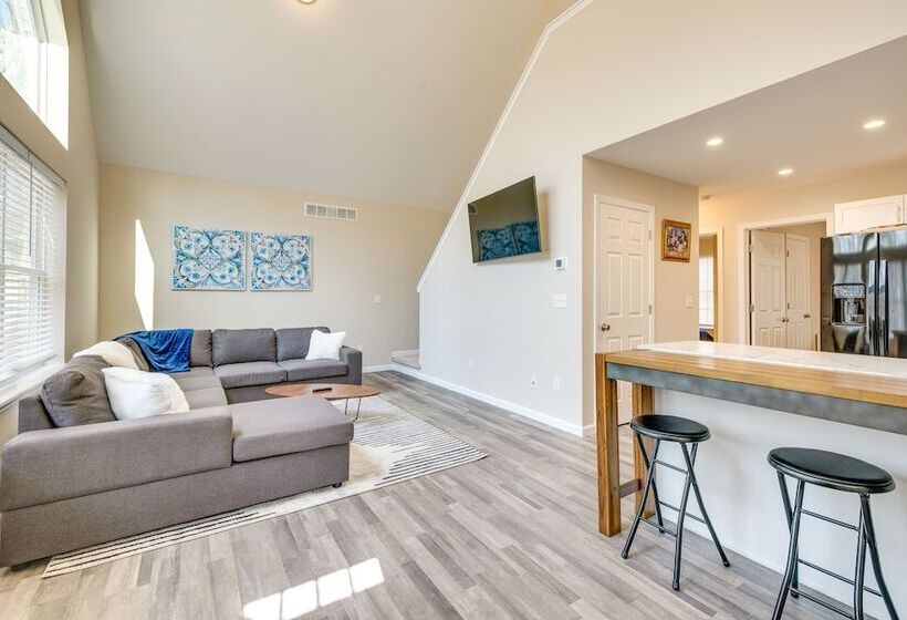 Hike & Ski: Pocono Lake Home W/ Community Perks!