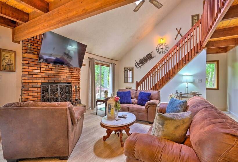 Bushkill House W/ Deck & Community Amenities!