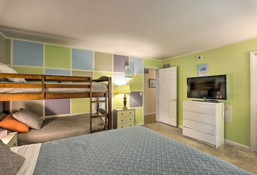 Poconos Family Retreat W/ Private Hot Tub!