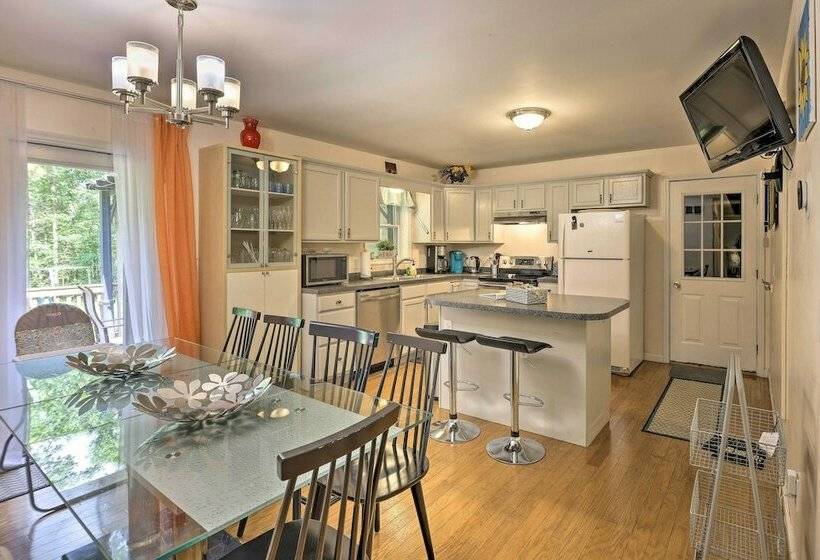 Poconos Family Retreat W/ Private Hot Tub!