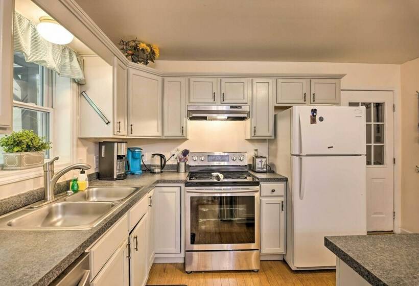 Poconos Family Retreat W/ Private Hot Tub!