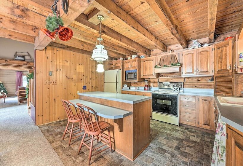 Primitive Goshen Pine Lodge With Fireplace!