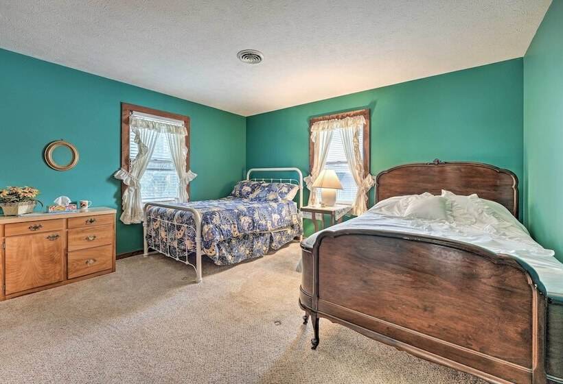 Primitive Goshen Pine Lodge With Fireplace!