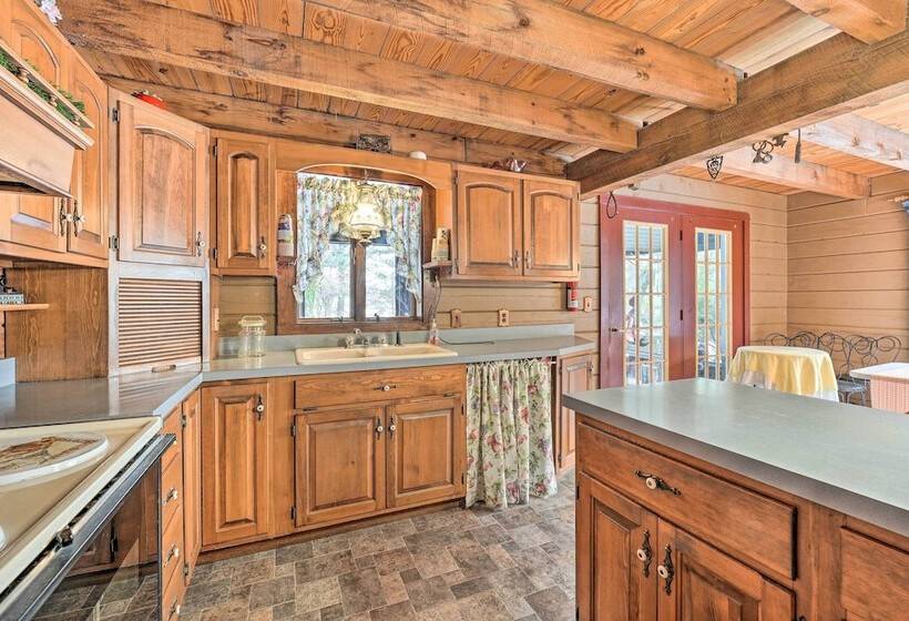 Primitive Goshen Pine Lodge With Fireplace!