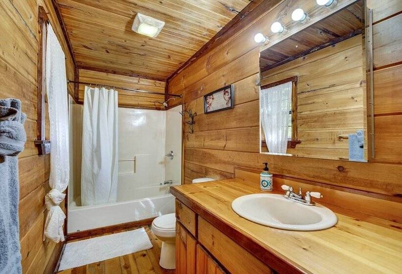 Private Broken Bow Cabin W/ Hot Tub + Gazebo!