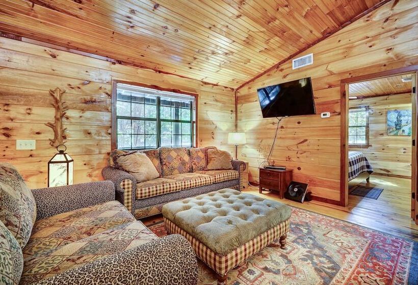 Private Broken Bow Cabin W/ Hot Tub + Gazebo!