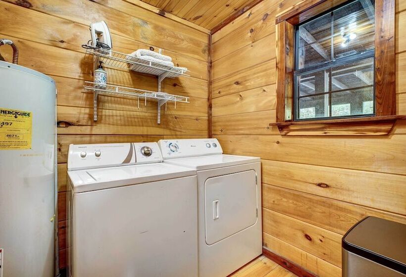 Private Broken Bow Cabin W/ Hot Tub + Gazebo!