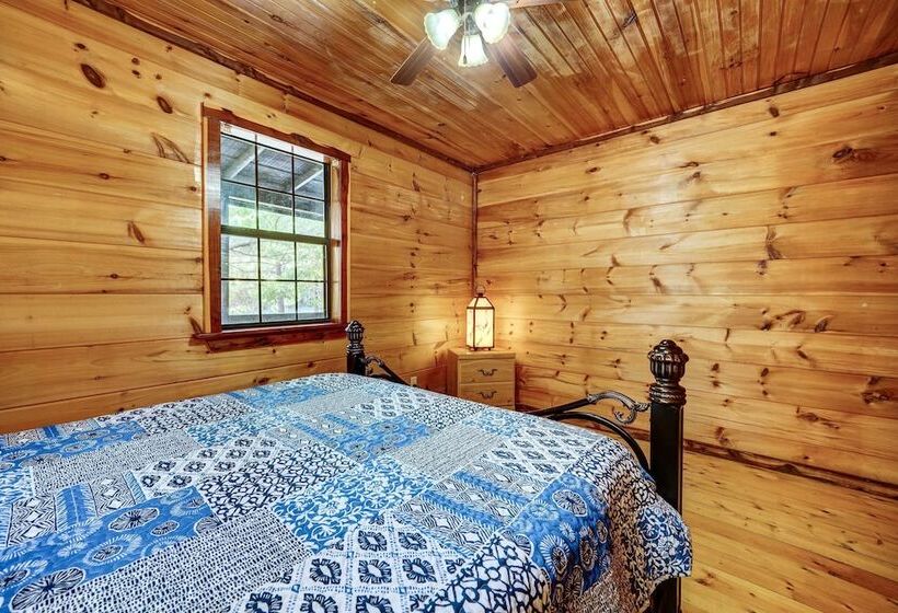 Private Broken Bow Cabin W/ Hot Tub + Gazebo!