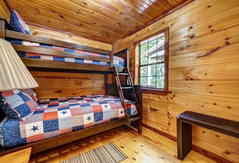Private Broken Bow Cabin W/ Hot Tub + Gazebo!