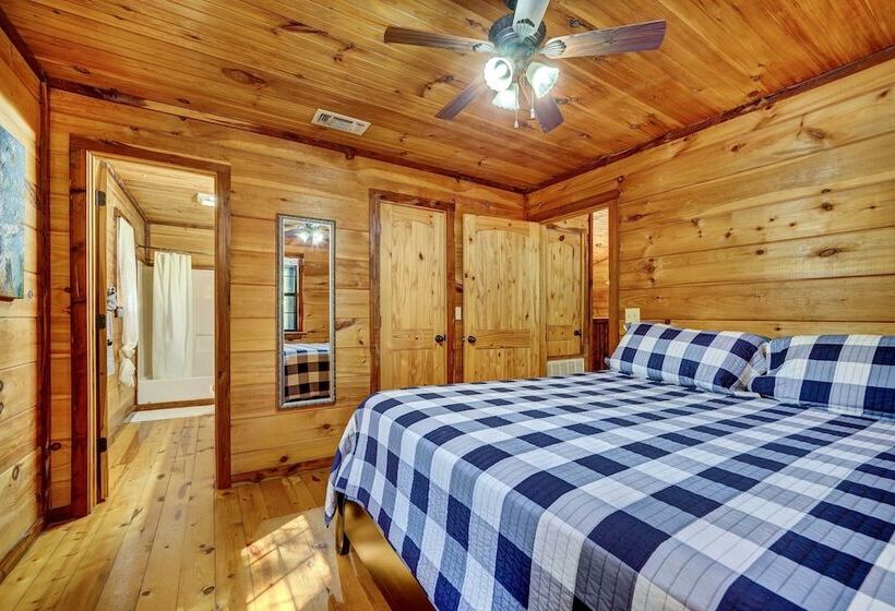 Private Broken Bow Cabin W/ Hot Tub + Gazebo!