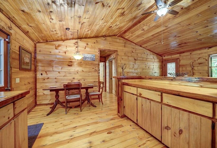 Private Broken Bow Cabin W/ Hot Tub + Gazebo!